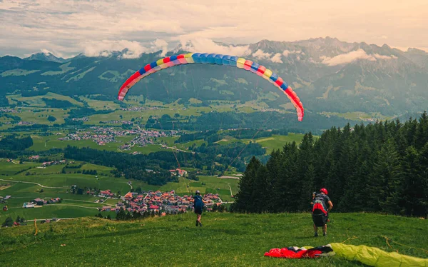 Beautiful Shot Paraglider Starting Flight Mountain — Stock Photo, Image