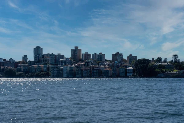 城市建筑物映衬蓝天的景象 澳大利亚悉尼 — 图库照片