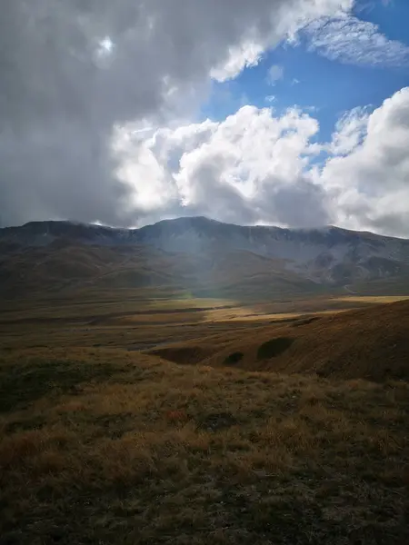 Vue Verticale Une Journée Nuageuse Campo Imperatore Abruzzes Italie — Photo