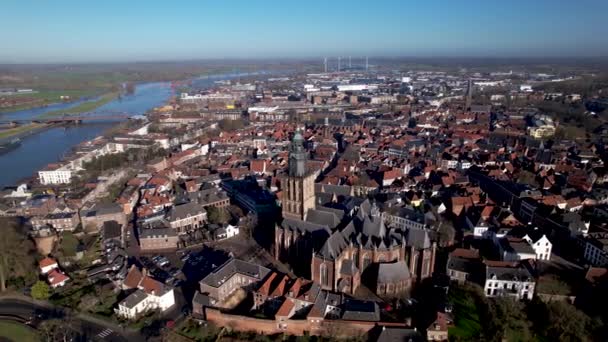 Luchtvaart Benadering Van Pittoreske Middeleeuwse Stadsmuur Van Torenstad Zutphen Met — Stockvideo