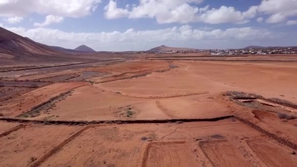 Luftaufnahme Der Wüste Oliva Und Des Tindaya Gebirges Hintergrund Kanarische — Stockvideo