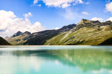 Avusturya Alplerinde Silvretta Gölü manzarası