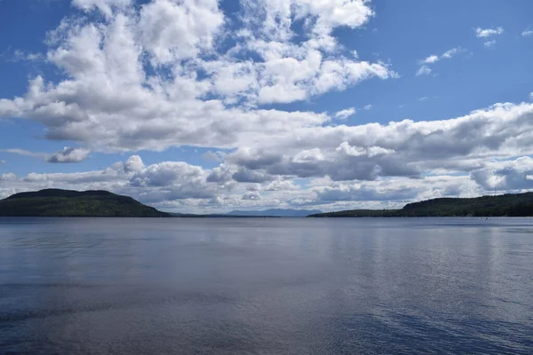 Μια Γραφική Θέα Της Λίμνης Moosehead Στο Northwestern Maine Θολό — Φωτογραφία Αρχείου