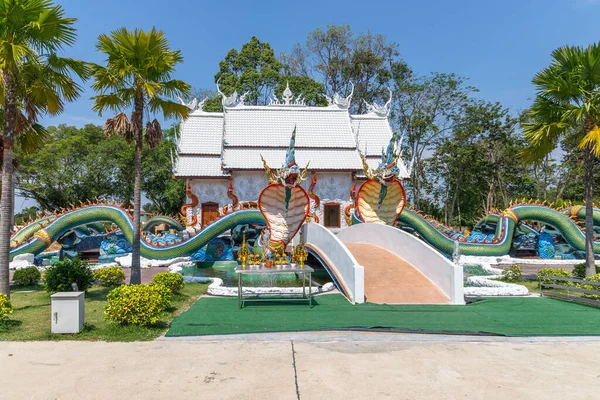Petit Temple Village Avec Des Sculptures Colorées Dragons Bang Sare — Photo
