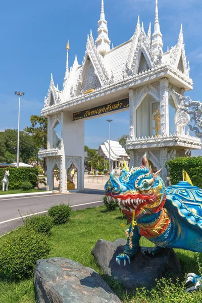 Plano Vertical Entrada Parque Público Con Esculturas Dragones Satthahip Tailandia — Foto de Stock