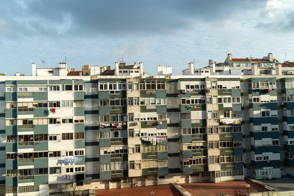 Apartamentos Una Ciudad Bajo Cielo Azul — Foto de Stock