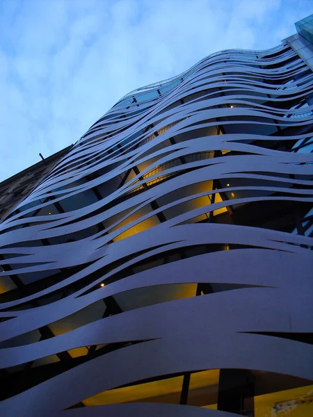 Κτίριο Σύγχρονης Αρχιτεκτονικής Στη Βαρκελώνη Ισπανία — Φωτογραφία Αρχείου