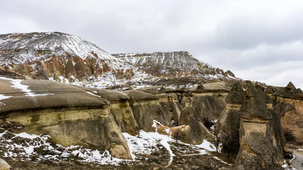 Vue Des Formations Géologiques Grises Beiges Des Roches Cappadoce Turquie — Photo