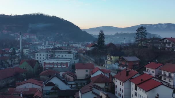 Una Vista Aérea Del Paisaje Urbano Gracanica Bosnia — Vídeo de stock