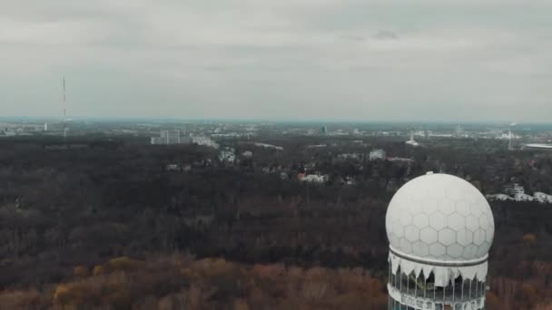 Egy Légi Felvétel Teufelsberg Nem Természetes Dombról Berlinben Németországban — Stock videók