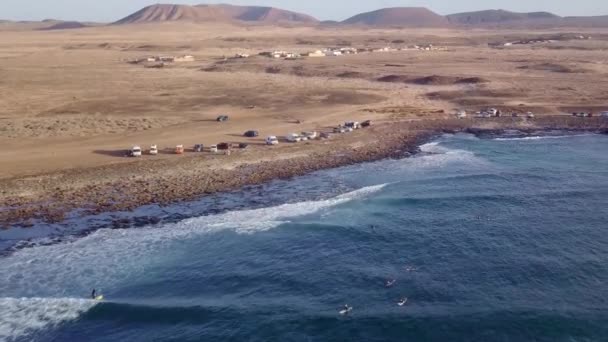 Drone Shot People Surfing Majanicho North Fuerteventura Island Canary Islands — Vídeo de Stock