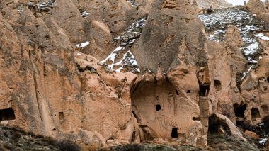 Kapadokya 'da karla kaplı jeolojik oluşumlar