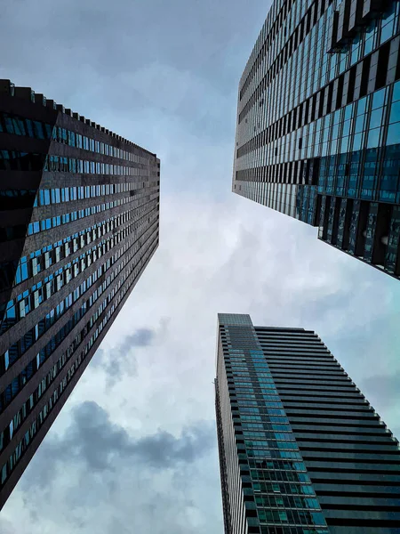 Ein Vertikaler Blick Auf Hohe Bürotürme Toronto Kanada — Stockfoto