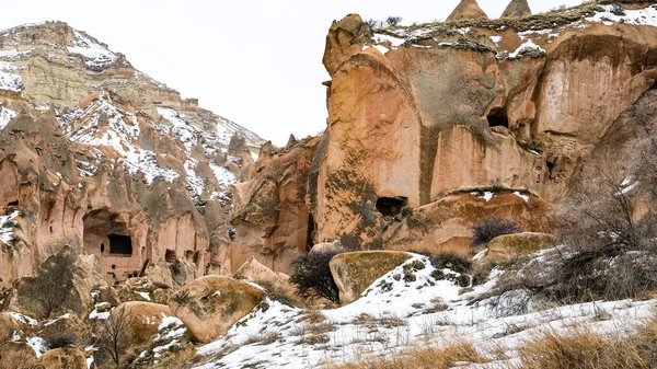 Geologische Besneeuwde Formaties Cappadocië Turkije Een Witte Achtergrond Van Lucht — Stockfoto
