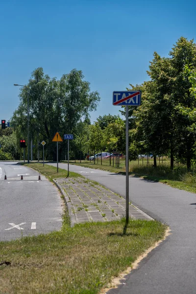 Ett Vertikalt Skott Skylt Som Visar Slutet Parkeringsplats För Taxibilar — Stockfoto