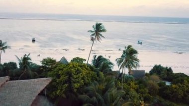 Zanzibar 'daki Hint Okyanusu yakınlarındaki otelin havadan görüntüsü.