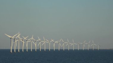 Windpark Middelgrunden am Abend Kopenhagen Daenemark, Ostsee, Abendstimmun