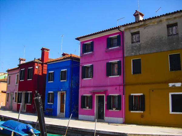 Een Oude Kleurrijke Woongebouw Gevel Straat Van Murano — Stockfoto