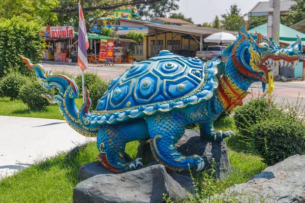 Ένα Πολύχρωμο Άγαλμα Δράκου Ένα Δημόσιο Πάρκο Στο Satthahip Ταϊλάνδη — Φωτογραφία Αρχείου