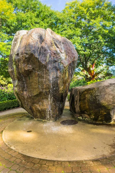 Vertical Shot Rock Fountain Rosetta Mcclain Gardens Toronto Canada — Stock Photo, Image