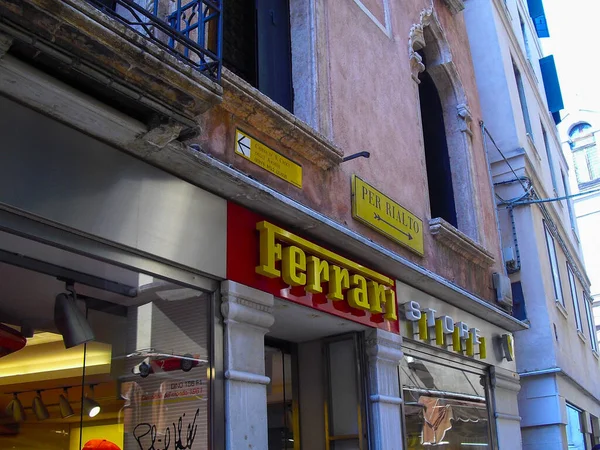 Loja Ferrari Cidade Veneza Itália — Fotografia de Stock