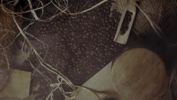 Een Close Shot Van Geurige Gebrande Koffiekorrels — Stockvideo