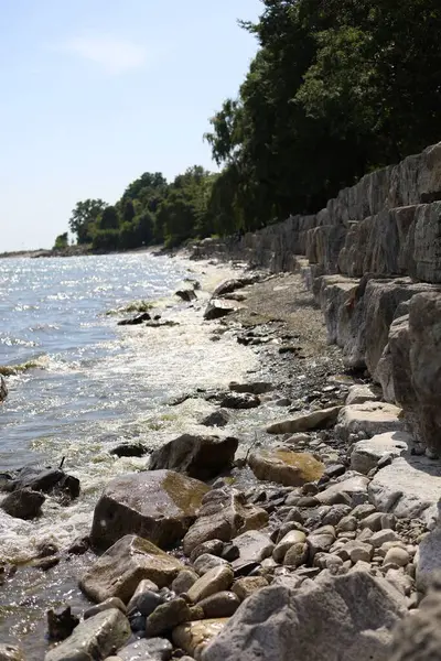 Vertical Shot Lake Ontario Small Stones Foreground — Stock Photo, Image