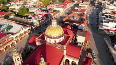 Jalpa de Mendez 'deki katedralin gündüz insansız hava aracı görüntüsü