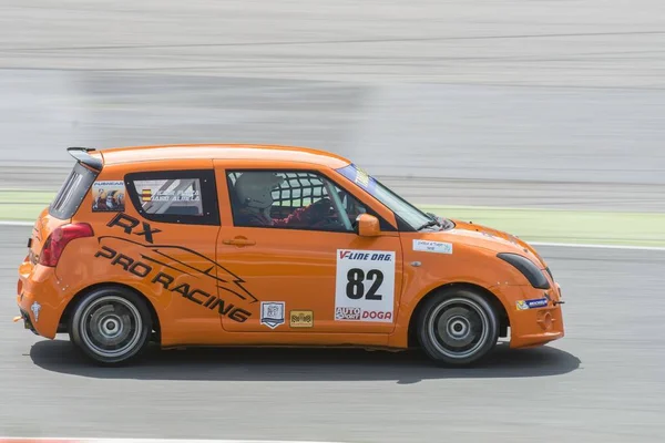 Liten Japansk Orange Fwd Bil Spåret Suzuki Swift — Stockfoto