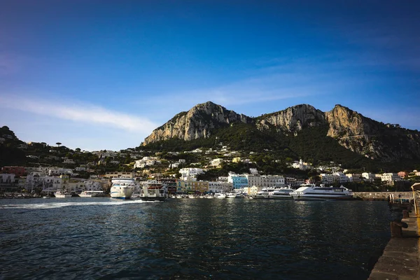 Vista Cidade Resort Contra Céu Azul Capri Itália — Fotografia de Stock