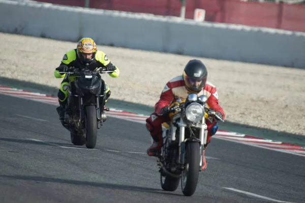 Klassisches Schnelles Sportmotorrad Auf Der Strecke Suzuki — Stockfoto