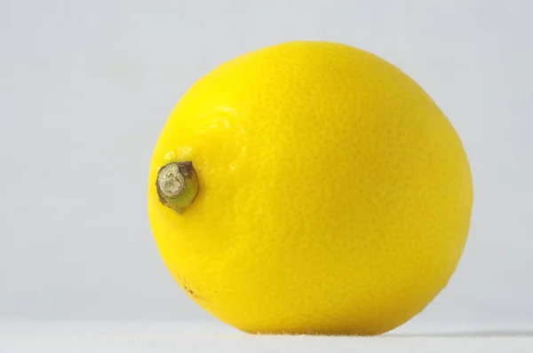 Limone Sano Molto Maturo Sfondo Bianco — Foto Stock