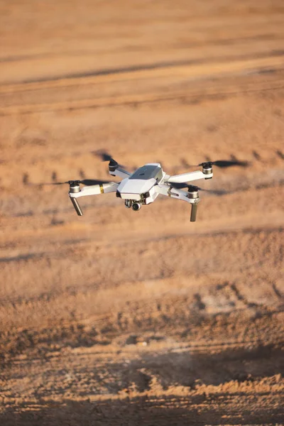 Eine Dji Mavic Pro Drohne Fliegt Über Der Sahara Wüste — Stockfoto