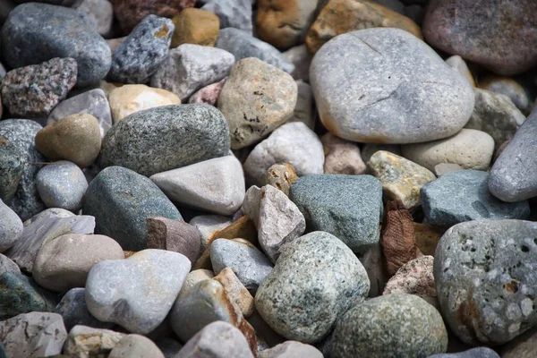 Eine Nahaufnahme Eines Haufens Bunter Steine — Stockfoto