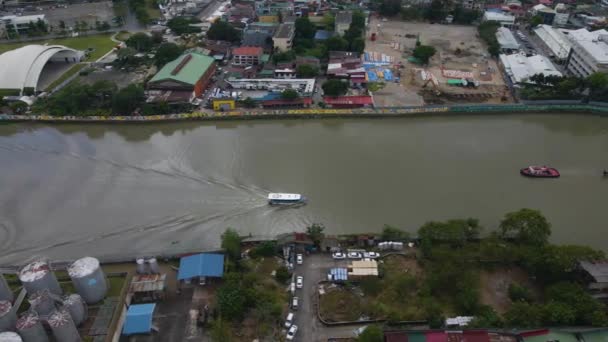 菲律宾帕西格河中一艘白色游轮的航拍照片 — 图库视频影像