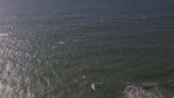 Un plan de la mer à la lumière du jour