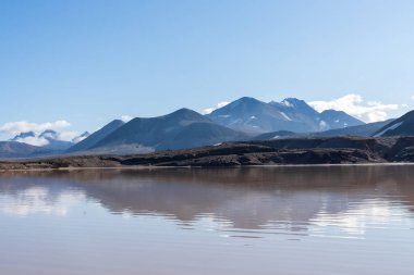 Alaska 'daki Katmai Ulusal Parkı' nda on bin sigaralık ünlü vadi.      
