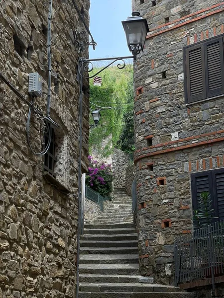 Vertical Shot Narrow Staircase Old Stone Buildings — Stock Photo, Image