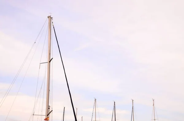 Silhouettenmasten Einer Segeljacht Einer Marine — Stockfoto