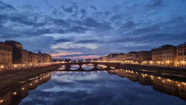 Prachtig Uitzicht Ponte Vecchio Boogbrug Bij Schemering Florence Italië — Stockfoto