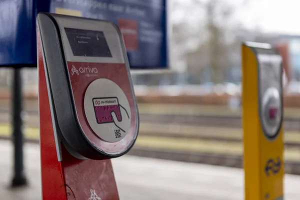 Platforma Holandskou Transferovou Značkou Elektronickými Swipe Automaty Které Jezdí Jedné — Stock fotografie