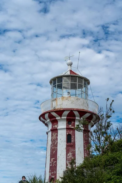 Low Angle Shot Old Red White Lighthouse Cloudy Blue Sky — Stock Photo, Image