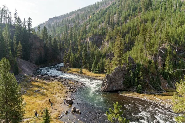 Yellowstone Ulusal Parkı Nda Akan Bir Nehrin Havadan Görüntüsü — Stok fotoğraf