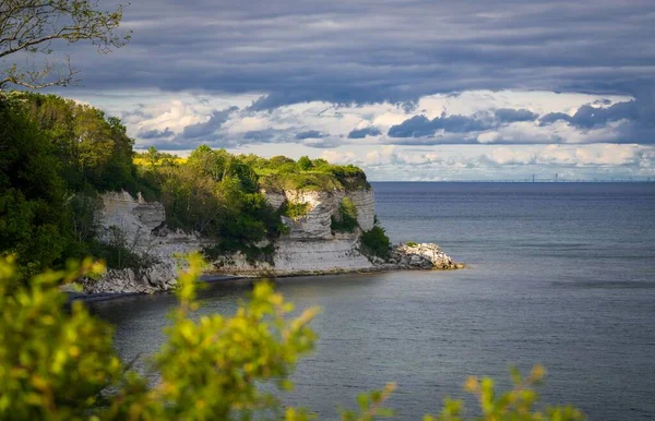 View Cliffs Covered Green Vegetation Blue Sea Cloudy Sky Stevns — Stock Photo, Image