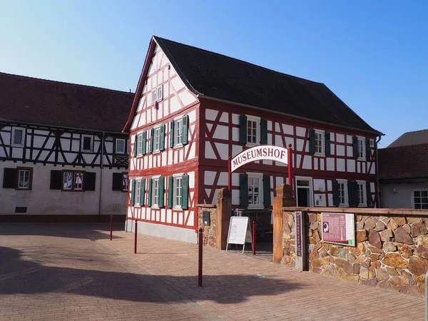 Een Opname Van Een Vakwerk Rood Wit Huis Museum Van — Stockfoto