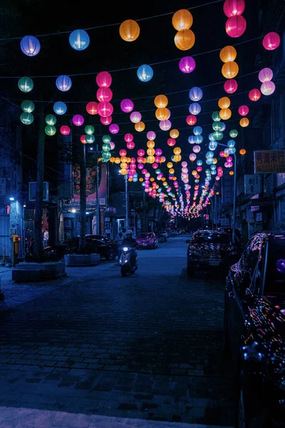 Een Straat Met Kleurrijke Lantaarns Wanhua District Taipei Taiwan — Stockfoto