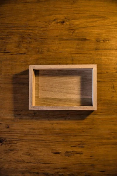 この木製のシャドウボックスにデザインやテキストを追加します シンプルな広告に最適です 自然な感じで簡単に編集できます — ストック写真