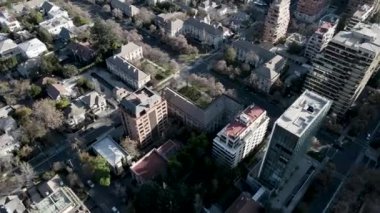 Şili 'de güneşli bir günde Santiago' nun kuş bakışı manzarası