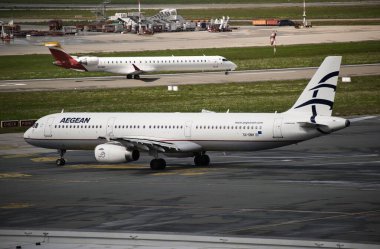 Hamburg Uluslararası Havaalanına vergilendirme ve iniş yapan uçaklar
