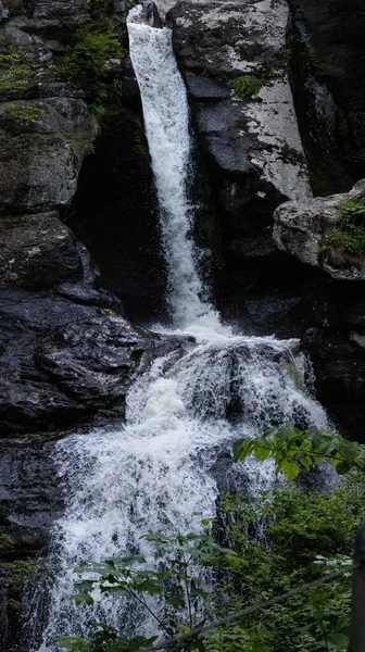 Tiro Vertical Bela Cachoeira Kent Falls State Park Connecticut Estados — Fotografia de Stock
